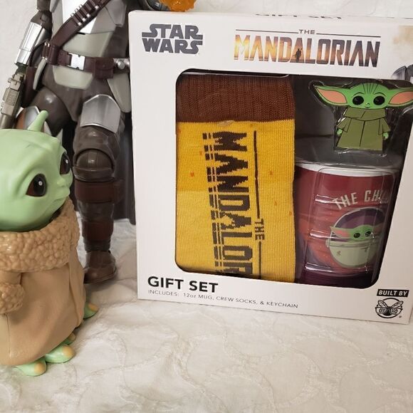 Talking Mando and small baby Yoda + gift set - Star wars mandalorian set. - Picture 4 of 5
